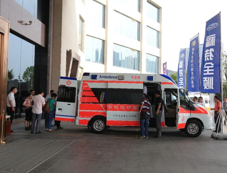 新疆乌市新市救护车租车费用