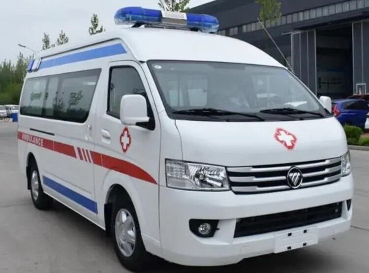 乌鲁木齐铁路局中心医院租用私人救护车护送到济南军区总医院长途救护车