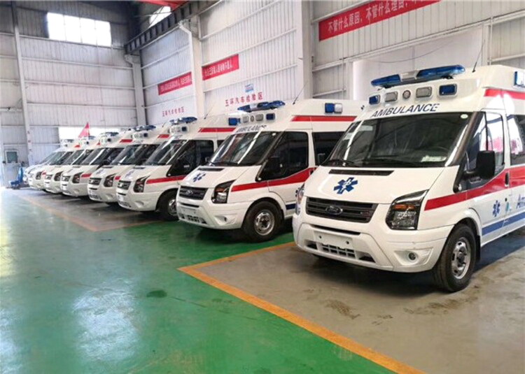 新疆维吾尔自治区肿瘤医院租赁正规救护车到钦州市人民医院(钦州市地区人民医院)救护车电话