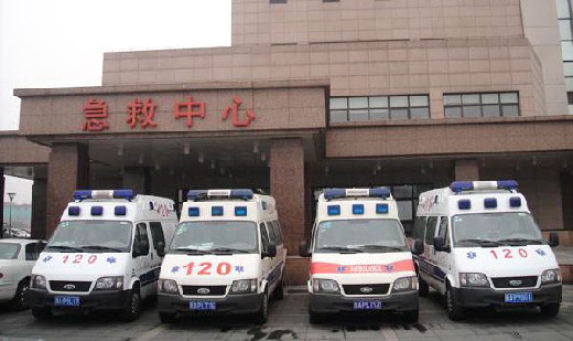 乌鲁木齐市第三医院租赁私家救护车到鞍山市博爱眼科医院救护车电话