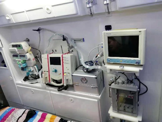 乌鲁木齐铁路局中心医院租用私人救护车到西藏自治区藏医院救护车价格