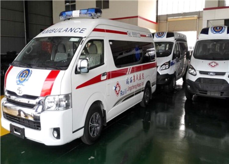 新疆医科大附属医院租私家救护车转院到安顺市人民医院正规救护车出租