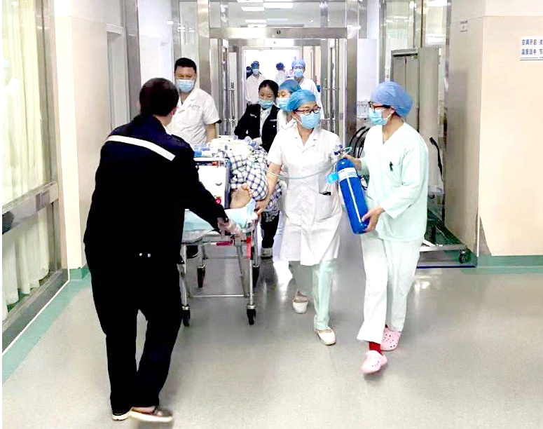 新疆沙依巴克病重返乡西藏 中心医院120电话号码