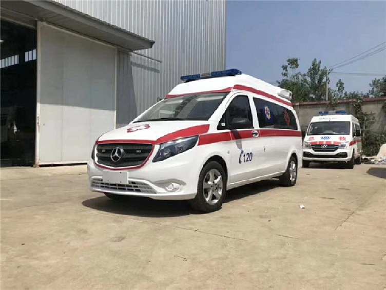 新疆维吾尔自治区肿瘤医院租用私人救护车护送到云南省人民医院（昆华医院、云南省红十字会医院）救护车租赁