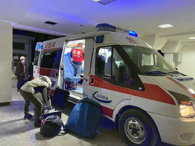 武警新疆生产建设兵团指挥部医院租120私人急救车到青海省藏医院长途救护车转运-救护车出租