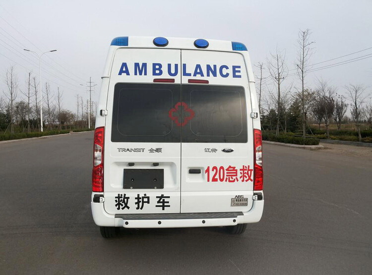 新疆医科大学第二附属医院七道湾医院租私家救护车转院到重庆市第二人民医院救护车汽车租赁