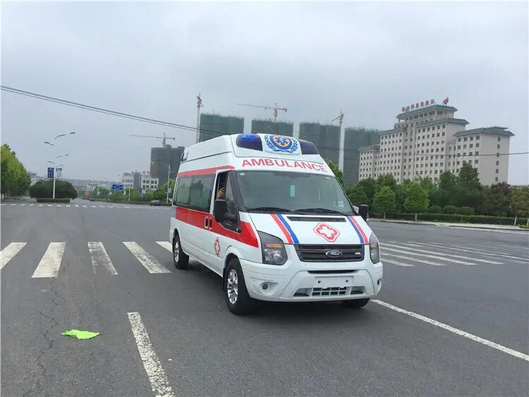 新疆维吾尔自治区人民医院租赁正规救护车到吉林大学第四医院长途救护车出租
