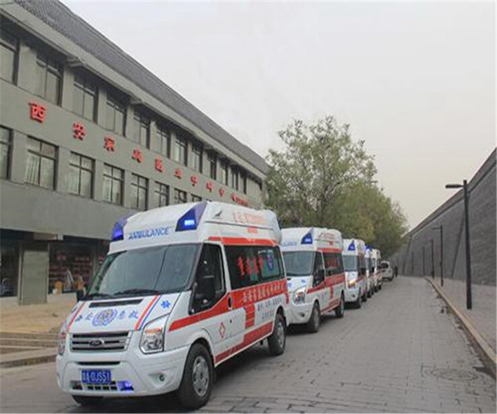 新疆创伤外科医院救护车出租到内蒙古医学院附属医院出租救护车