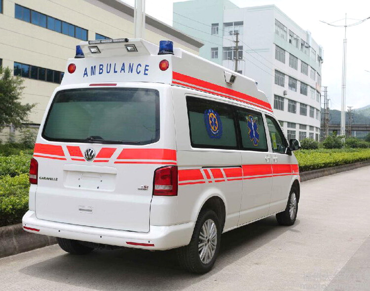 新疆医科大学附属肿瘤医院租赁私人救护车到乌鲁木齐铁路局中心医院救护车的电话