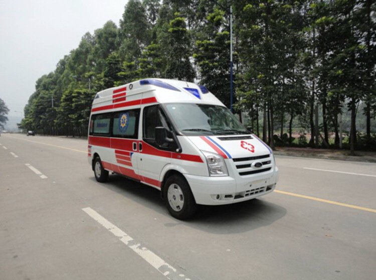 新疆自治区乌鲁木齐水磨沟救护车长途接送价格每公里6元